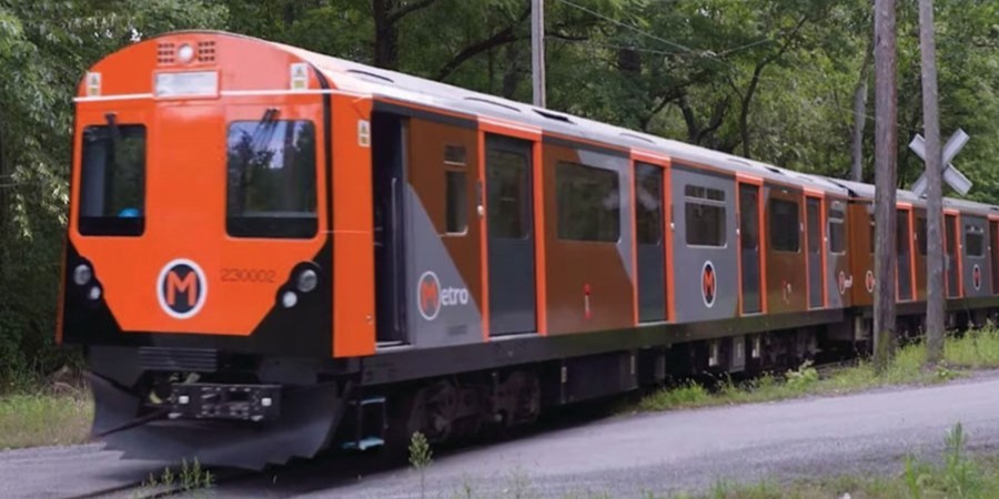 Popup Metro diesel multiple unit.