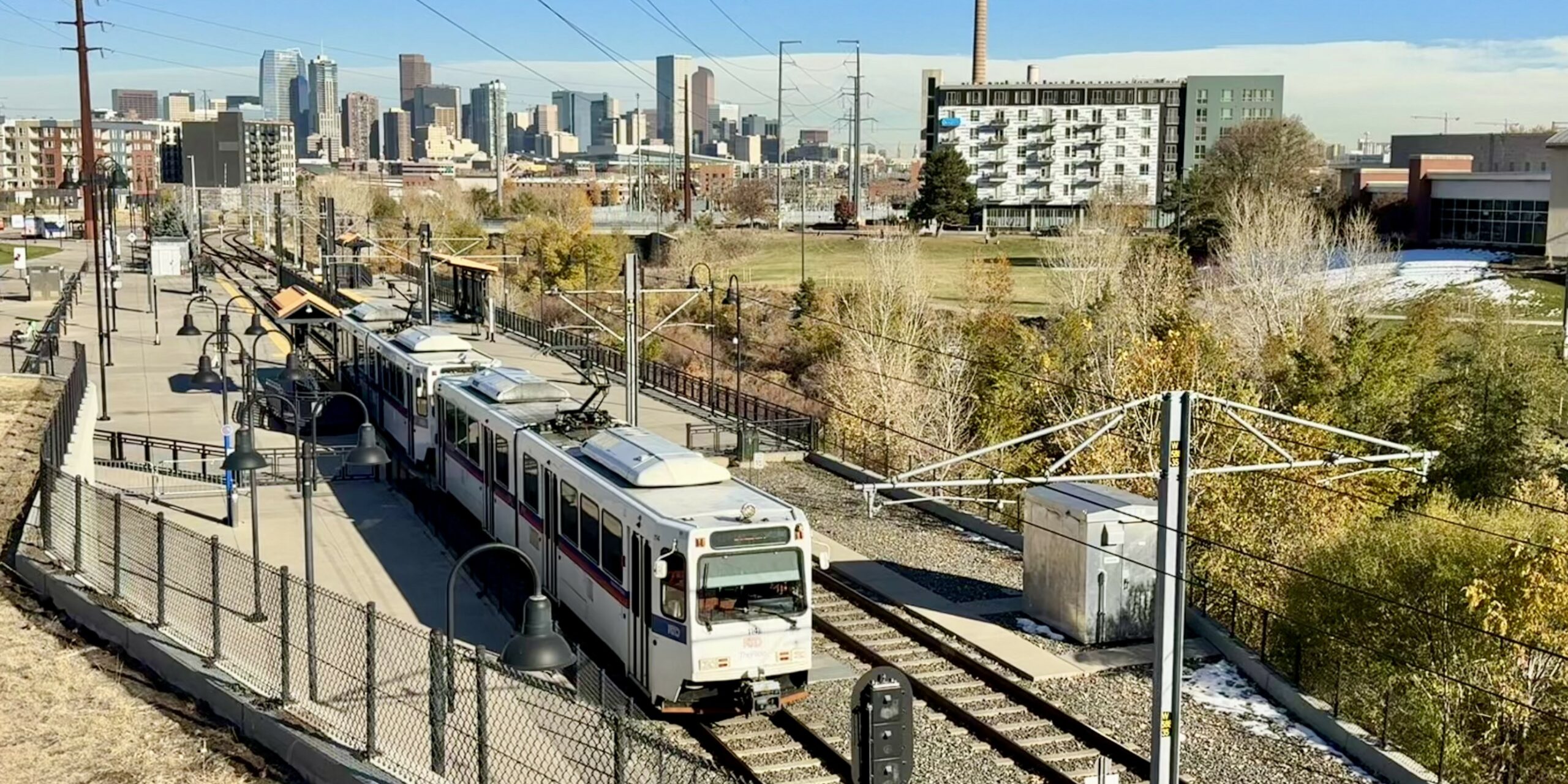 W Line train at Federal Decatur Station.