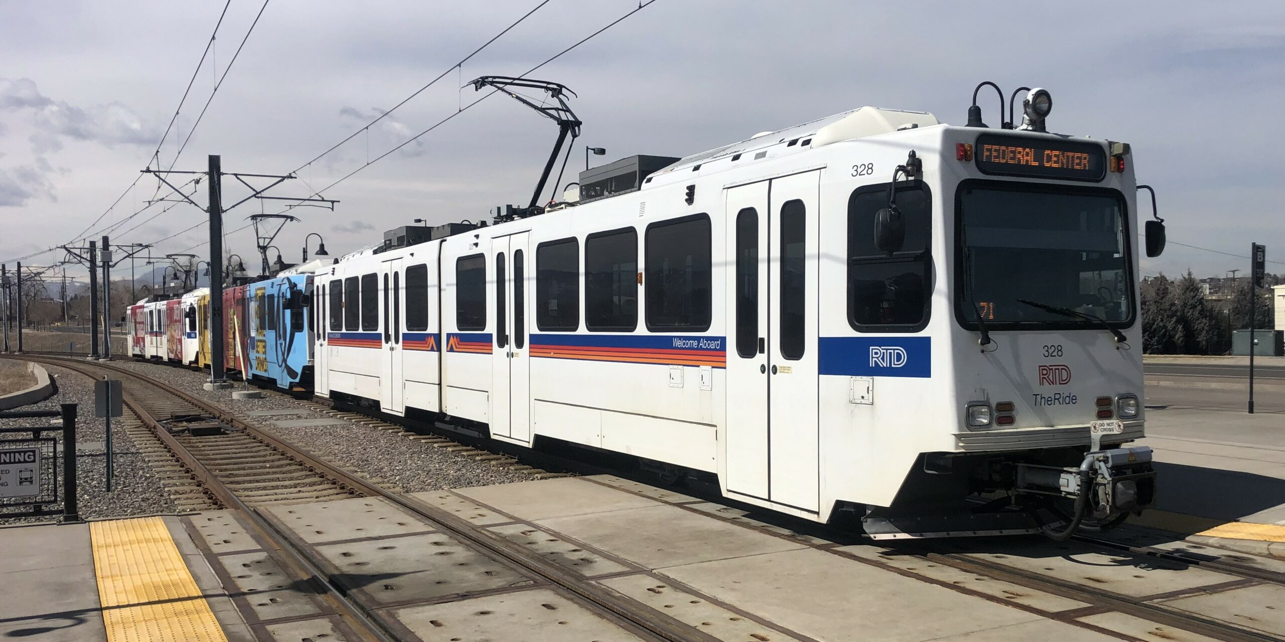 W Line train at Oak Station.